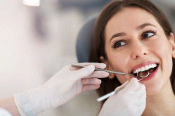 19.90€ καθαρισμός δοντιών με υπερήχους, αφαίρεση πέτρας & χρωστικών, στίλβωση και ένα πλήρη στοματικό έλεγχο, προσφορά από Χειρούργο Οδοντίατρο στο κέντρο του Πειραία. Ο καθαρισμός των δοντιών μας είναι μια ανώδυνη & απλή διαδικασία και αποτελεί μία θεραπευτική και προληπτική διαδικασία για υγιή δόντια.
